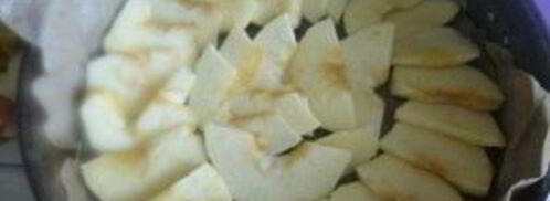 шарлотка с яблоками и изюмом. Шаг 4