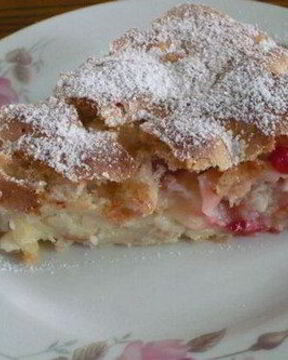 Шарлотка с яблоками и клюквой в духовке