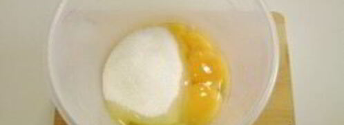 шарлотка с ягодами. Шаг 2