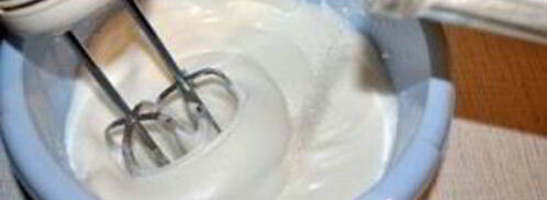 шарлотка с замороженной вишней. Шаг 2