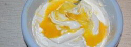 шарлотка с замороженной вишней. Шаг 3