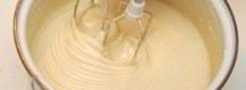 шарлотка с замороженными яблоками. Шаг 4