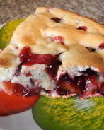 Шарлотка со сливами