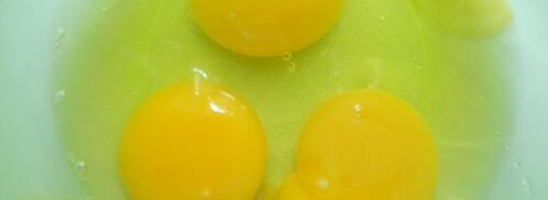 шоколадная шарлотка с яблоками и пьяной вишней. Шаг 2