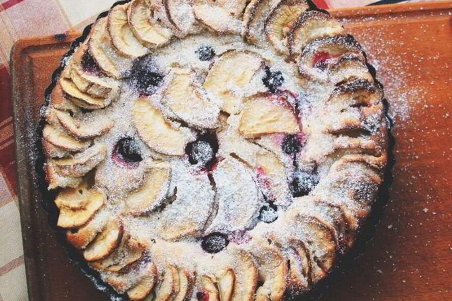 Рецепт сливочной шарлотки с кислинкой