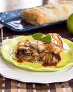 Карамельный яблочный штрудель