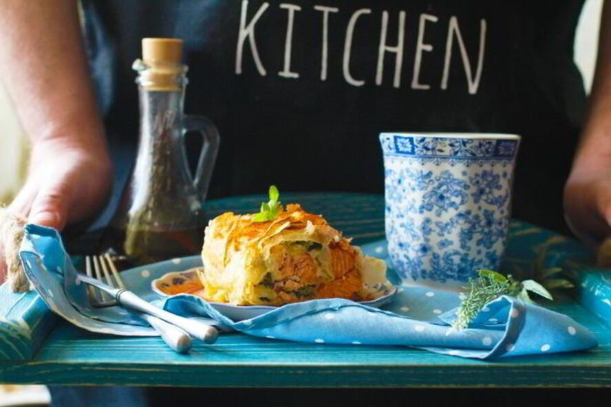 Рецепт штруделя с лососем, моцареллой и шпинатом