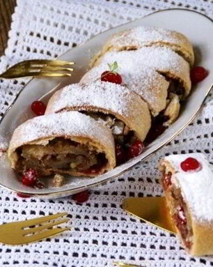 Штрудель с сухофруктами