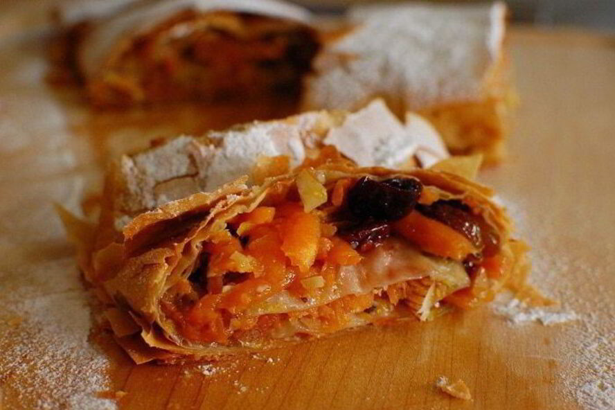 Рецепт штруделя с тыквой, изюмом и вяленой вишней