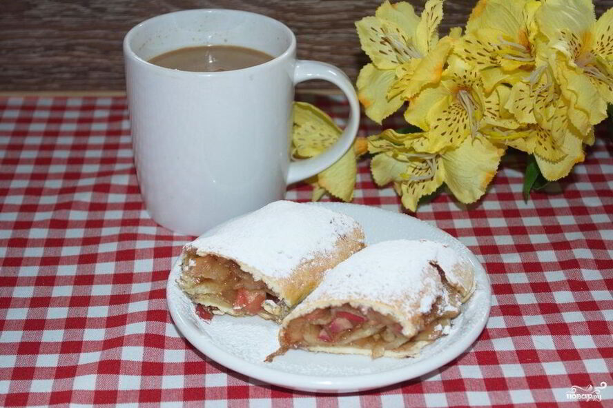 Рецепт штруделя с яблоками из слоеного теста