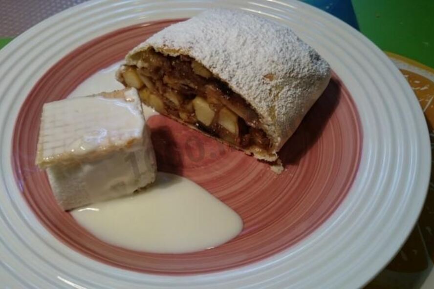 Рецепт штруделя яблочного классического из слоеного теста