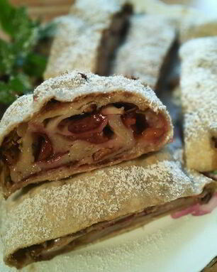 Сливово-имбирный штрудель