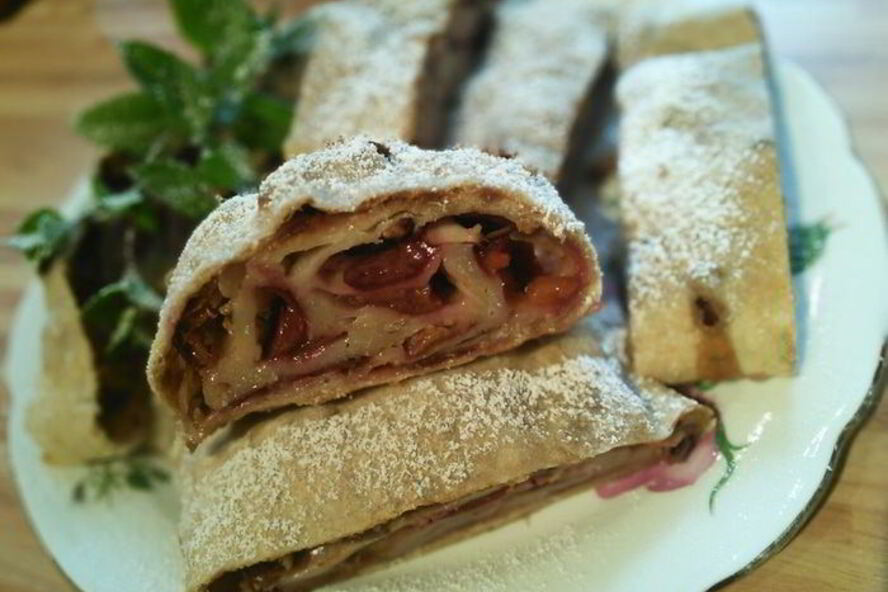 Рецепт сливова-имбирного штрудель