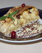 Яблочный штрудель из вытяжного теста