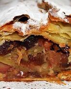 Яблочный штрудель с клюквой и сухофруктами