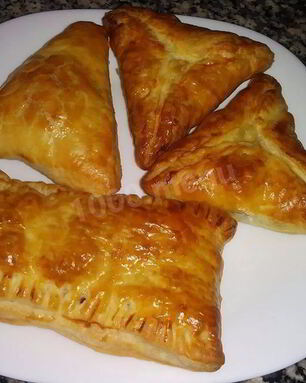 Слойки с картофелем и грибами из слоеного теста