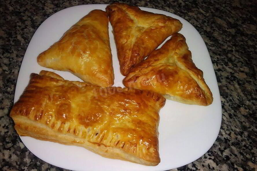Рецепт слоек с картофелем и грибами из слоеного теста