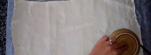 слойки с картофелем и грибами из слоеного теста. Шаг 5