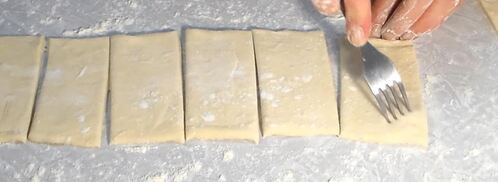 слойки с клубникой и кремом. Шаг 2