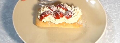 слойки с клубникой и кремом. Шаг 9