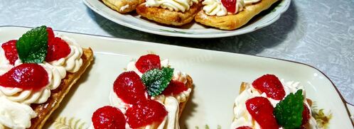 слойки с клубникой и кремом. Шаг 10