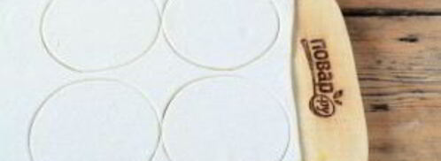 слойки с колбасой зигзаг. Шаг 3