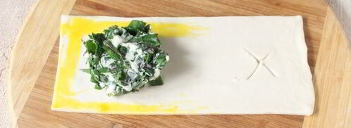 слойки с сыром и свекольными листьями. Шаг 8