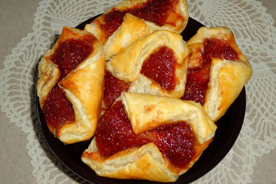 Рецепт слоек с вареньем из слоеного теста