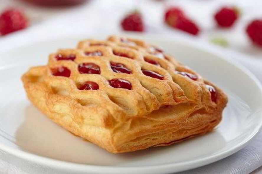 Рецепт слоек с вишней из бездрожжевого теста