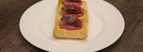 слойки со свекольным песто и селедкой. Шаг 9