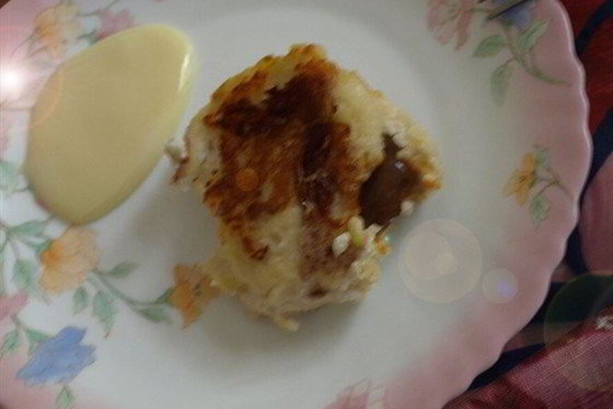 Рецепт банановых сырников с начинкой из вареной сгущенки