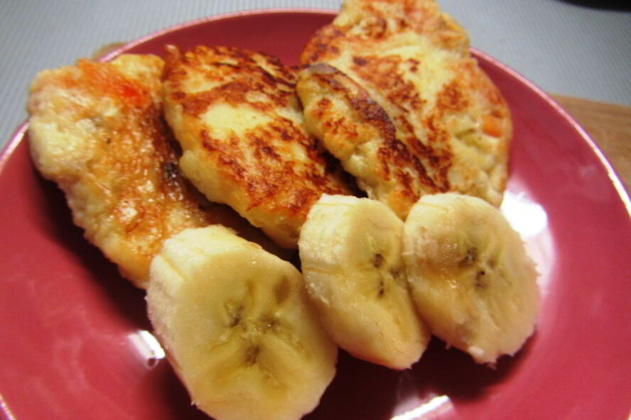 Рецепт сырников с бананом, курагой и ванильным сахаром