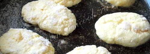 сырники с манкой и изюмом. Шаг 5