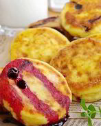 Сырники с ягодами