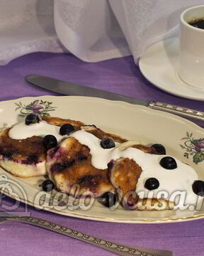 Сырники со смородиной