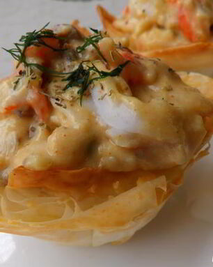 Краб Термидор в корзинке из тесто фило