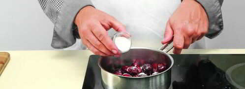 бисквит со сливочным желе и ягодами. Шаг 3