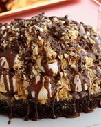 Бисквитный торт с безе и орехами