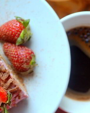 Клубнично-кофейный торт