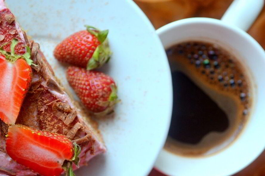 Рецепт клубнично-кофейного торт