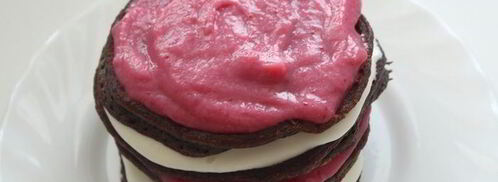 мини-торт из черемуховых оладий с брусничным курдом. Шаг 8