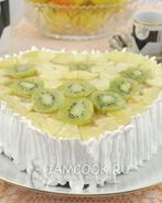 Торт бисквитный с фруктами, желе и йогуртом