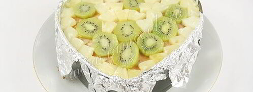 торт бисквитный с фруктами, желе и йогуртом. Шаг 17