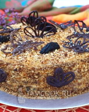 Торт Медовик с черносливом