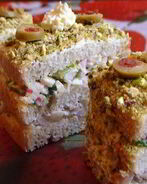 Закусочные тортики с сельдью и крабовыми палочками