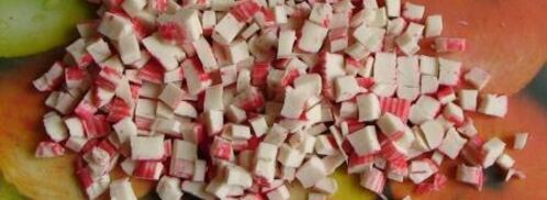 закусочные тортики с сельдью и крабовыми палочками. Шаг 5