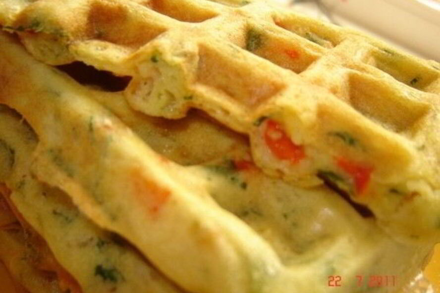 Рецепт сырных вафель с перцем и зеленью