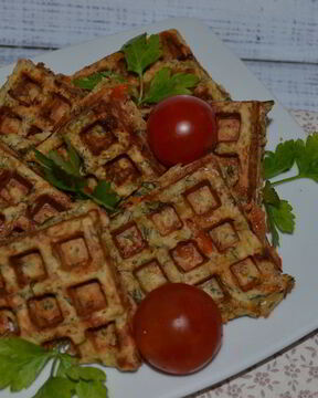Вафли с сыром и помидором