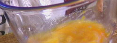 вафли с ягодами, медом и взбитыми сливками. Шаг 3