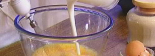 вафли с ягодами, медом и взбитыми сливками. Шаг 4